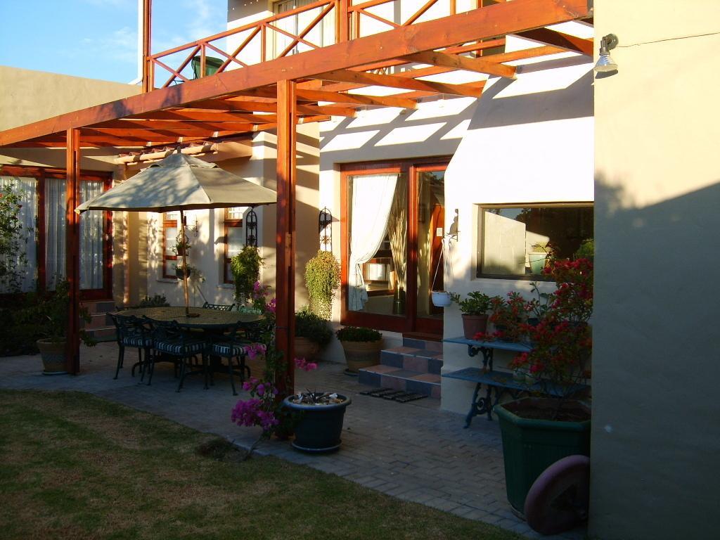 Sir Lambert'S Guesthouse Lambertʼs Bay Exterior foto